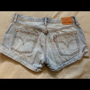 Levi Front Button Distressed Denim Short